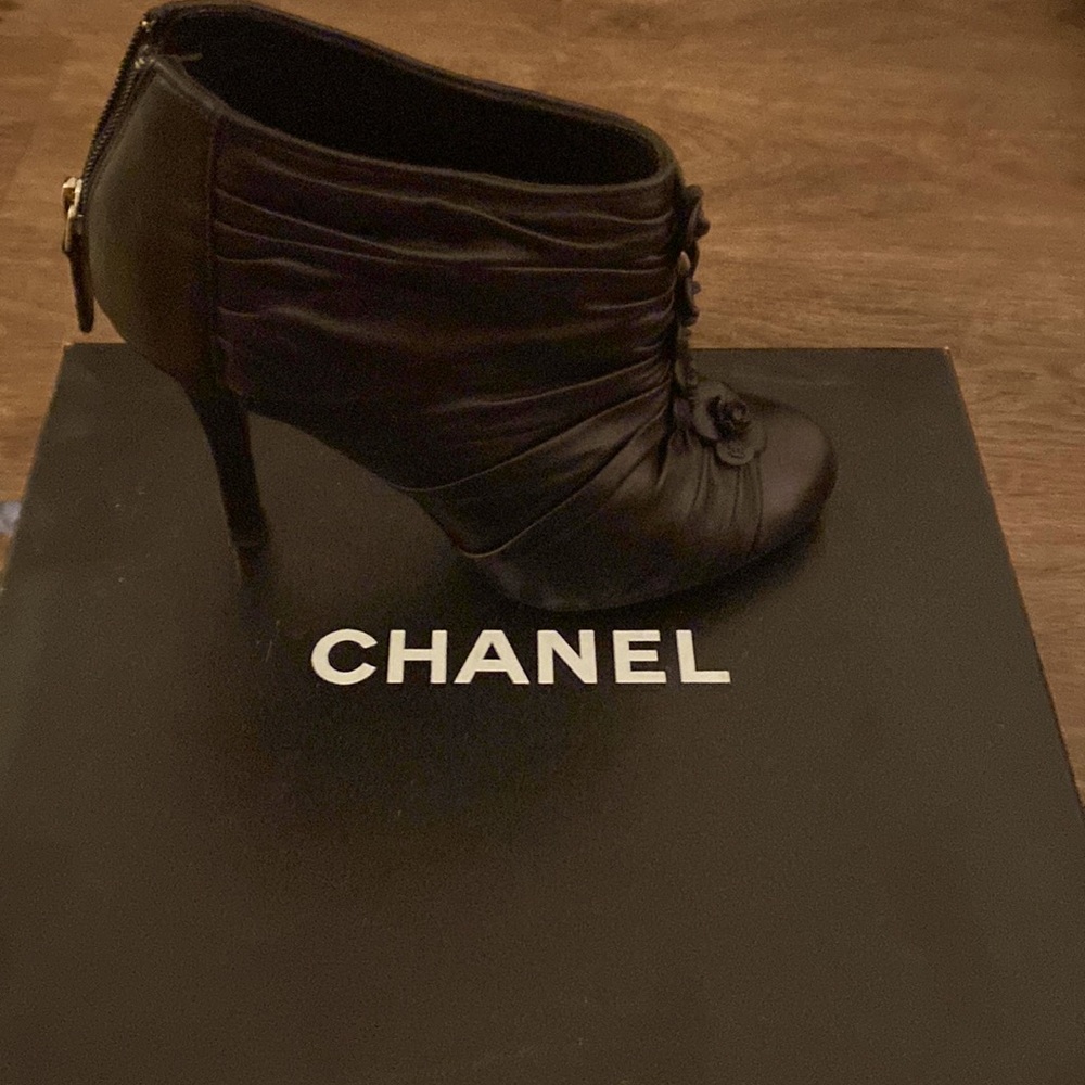 Chanel black boots / booties 37 1/2